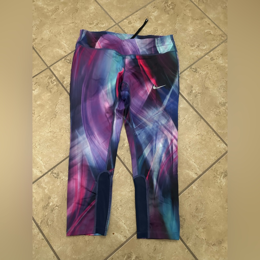 NIKE WOMENS CAPRI DRI FIT LEGGINGS
